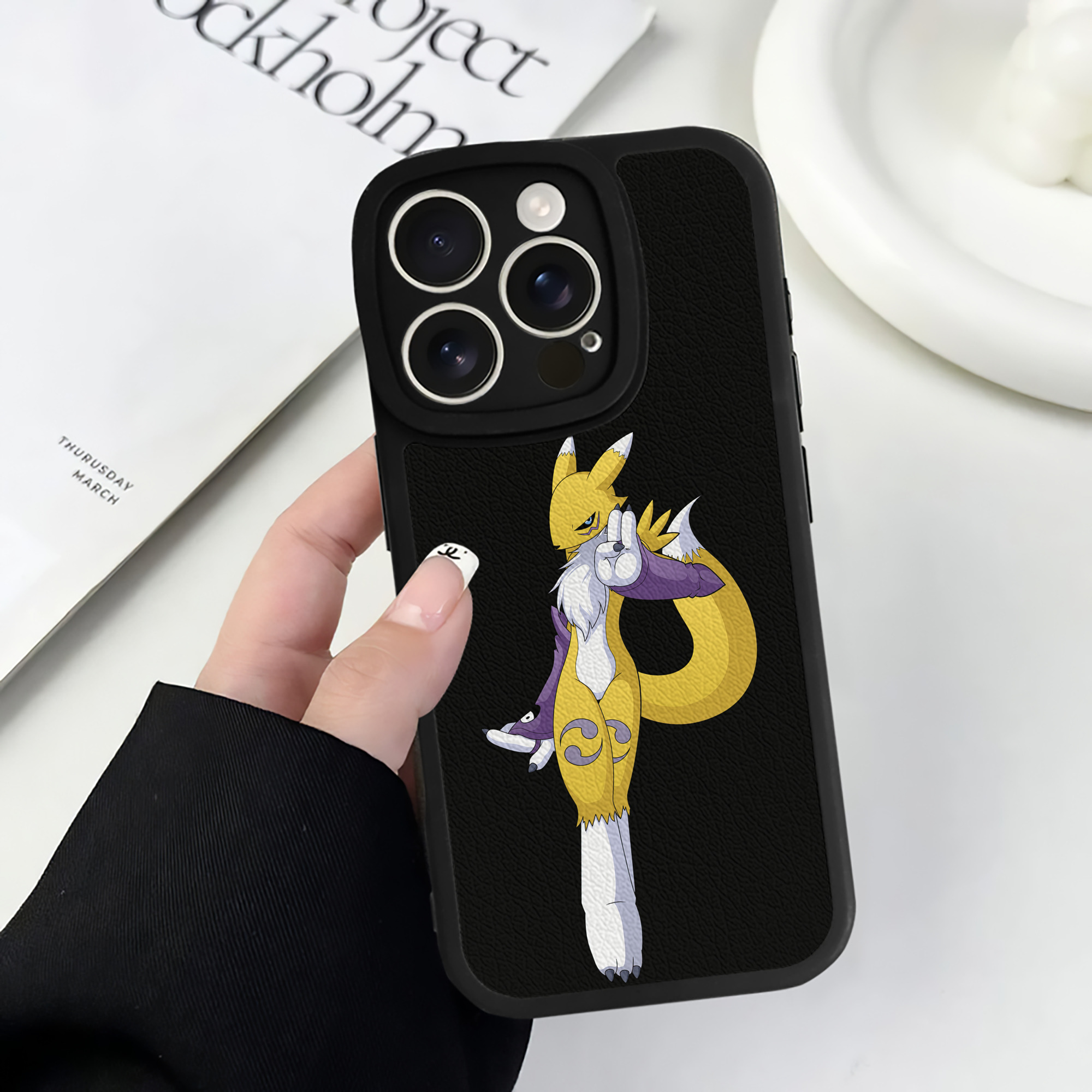 （画像用） Digimon デジタルモンスター/デジモン 【iPhone 16シリーズ対応】シリコンスマホケース（レザー調） 材質：シリコン